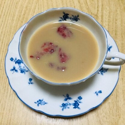 こんばんは〜冷凍苺を使って作ってみました〜♪美味しいレシピをありがとうございます♡（╹◡╹）♡